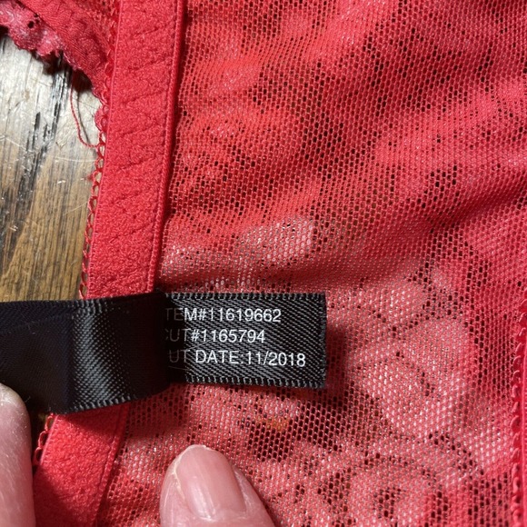 Torrid Curve Lace Bralette SZ 1 Red Floral Design Valentines Sexy Ready To Wear - Picture 6 of 8